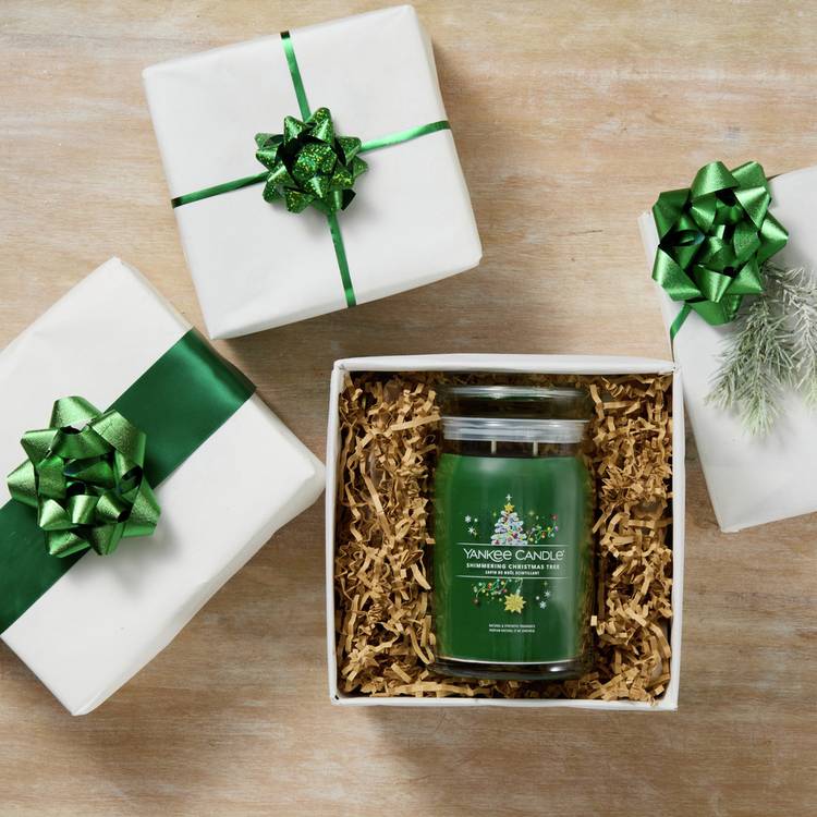 Yankee Candle scented candle Shimmering Christmas Tree large, imported from the UK