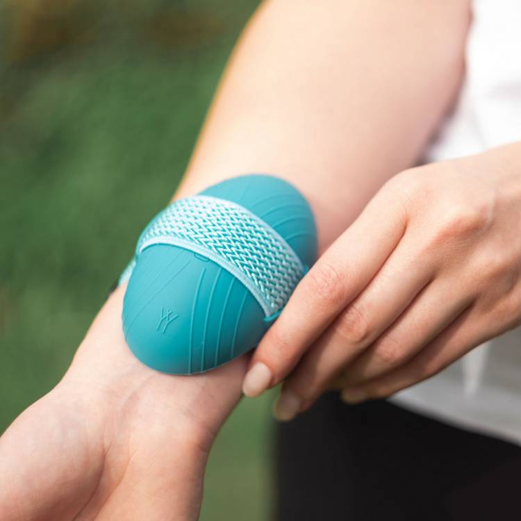 YUYU Ice Pulse wearable wrist cooler blue (British brand)