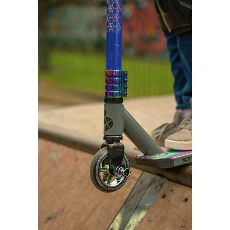 Stunted Flare stunt scooter with aluminium deck and neochrome details (British brand)