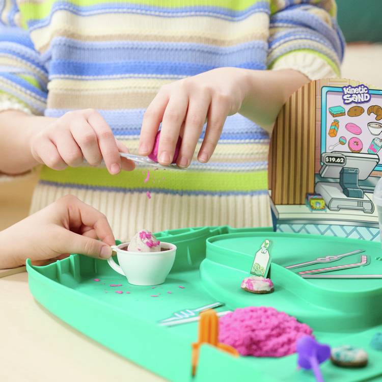 Kinetic Sand Cafe Case playset with 1.75lbs sand, UK version