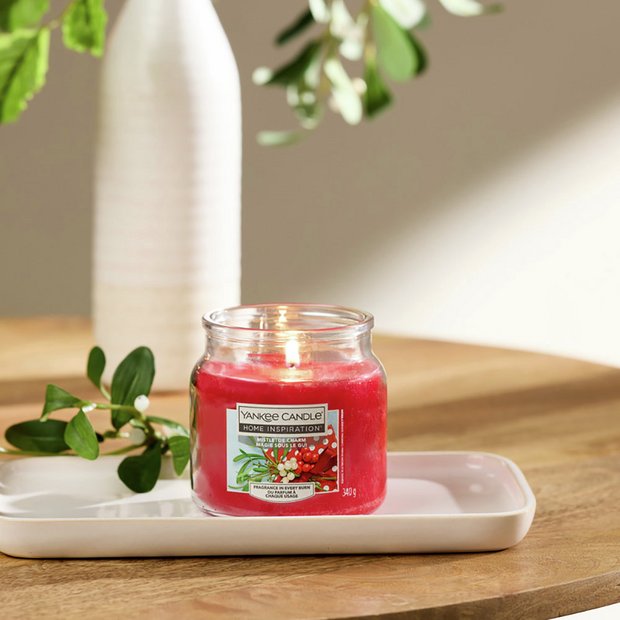 Yankee Candle medium scented candle Mistletoe Charm, UK version