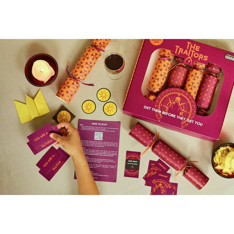 Puzzle Post The Traitors Christmas crackers pack of 6, UK version