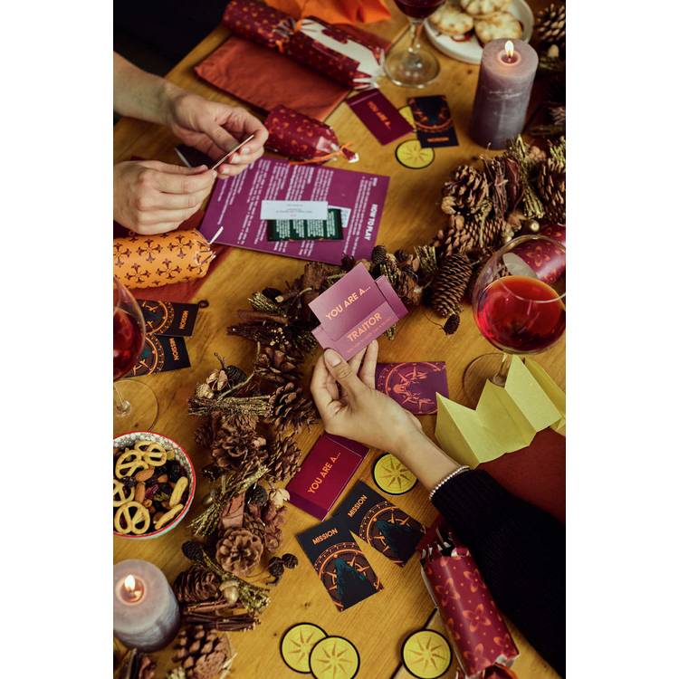 Puzzle Post The Traitors Christmas crackers pack of 6, UK version