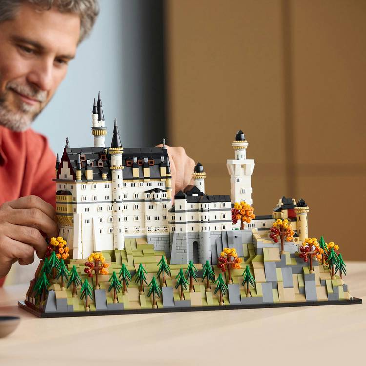 LEGO Neuschwanstein Castle Architecture set 3455 pieces (British brand)
