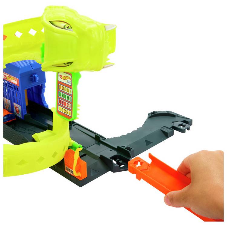 Hot Wheels Snake Spiral Attack playset and die-cast car - British product