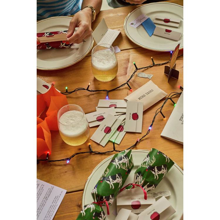 Puzzle Post Taskmaster Christmas crackers set of 6 (British brand)