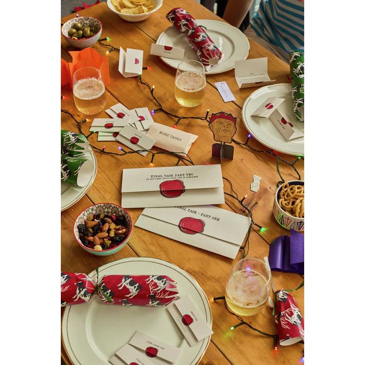 Puzzle Post Taskmaster Christmas crackers set of 6 (British brand)
