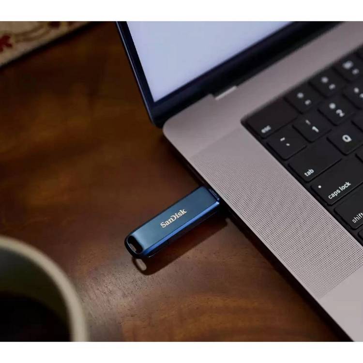 SanDisk Phone Drive 64GB with dual USB-C and Lightning connectors (British brand)