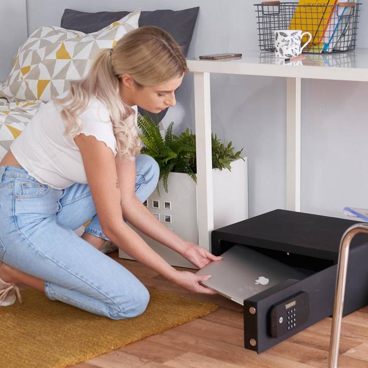 Yale Digital Laptop Safe 48cm, imported from the UK