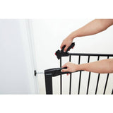 Munchkin Lindam Maxi safety gate black pressure fit - British brand