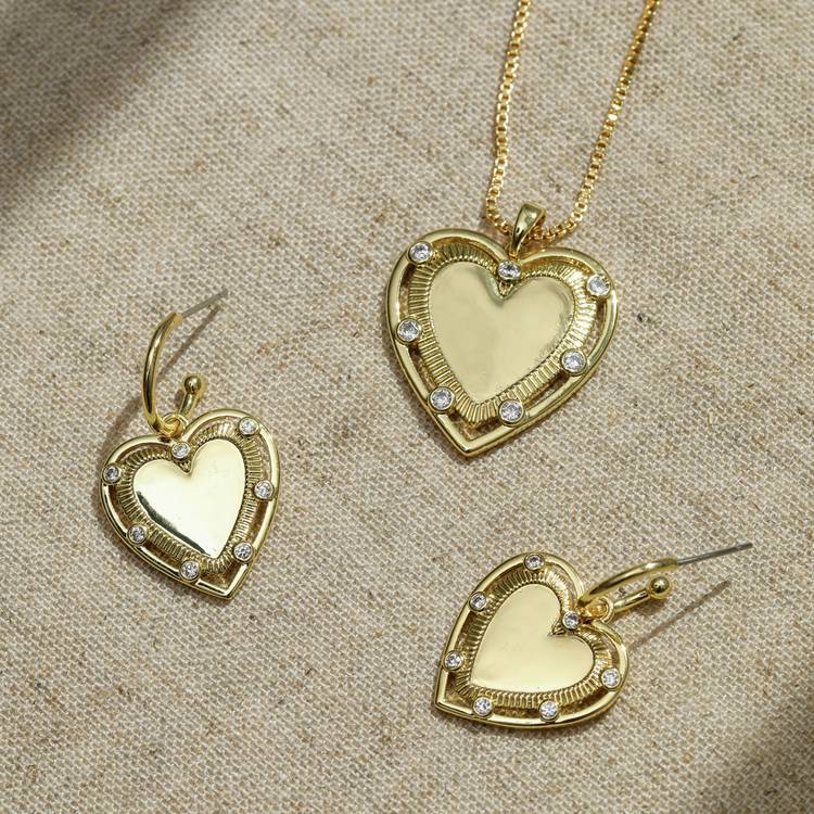 Inicio gold plated heart pendant 20in (British brand)