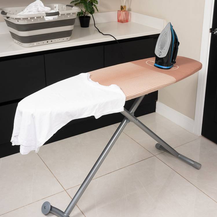 Addis deluxe large ironing board 135x46cm stripes, imported from the UK