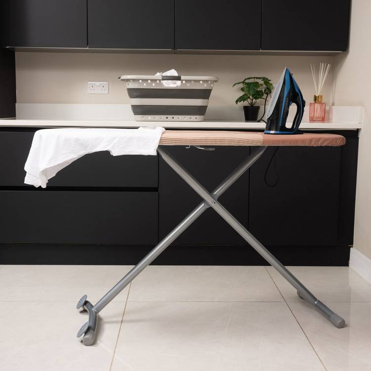 Addis deluxe large ironing board 135x46cm stripes, imported from the UK