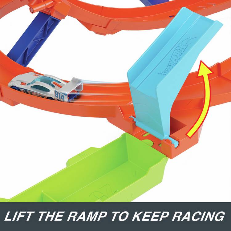Hot Wheels Action Loop Cyclone Challenge track set with car - British product