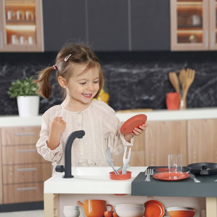 Smoby kitchen island roleplay toy with 23 accessories, imported from the UK