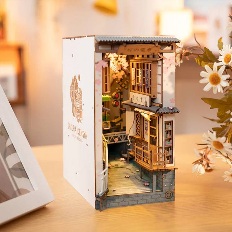 Rolife Sakura Densya Book Nook with LED night light, UK version
