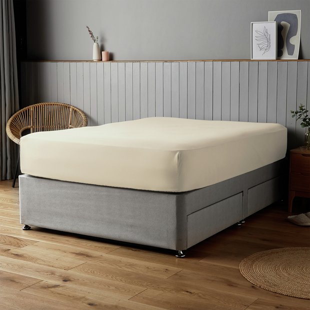 Silentnight cream fitted sheet for single bed (British brand)