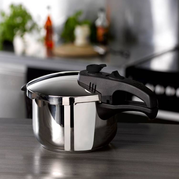 Tower stainless steel pressure cooker 6 litre - British product