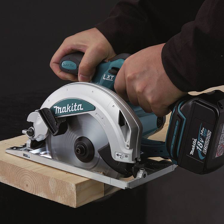 Makita cordless circular saw 165mm 18V, UK version