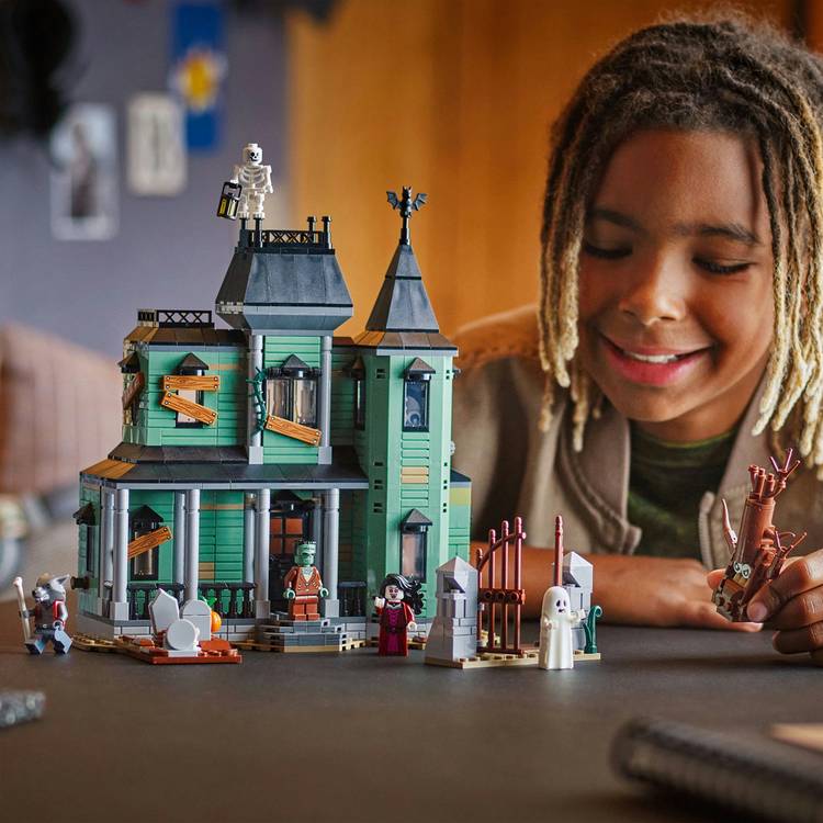 LEGO Creator 3in1 Haunted Mansion building set, UK version