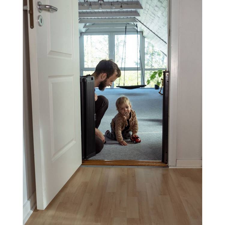 BabyDan Guard Me auto foldable safety gate black (British brand)