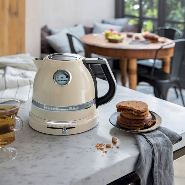 KitchenAid Artisan kettle Almond Cream 1.5 litres - British product