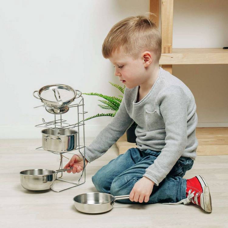 BIGJIGS wooden pot rack for kids roleplay, imported from the UK