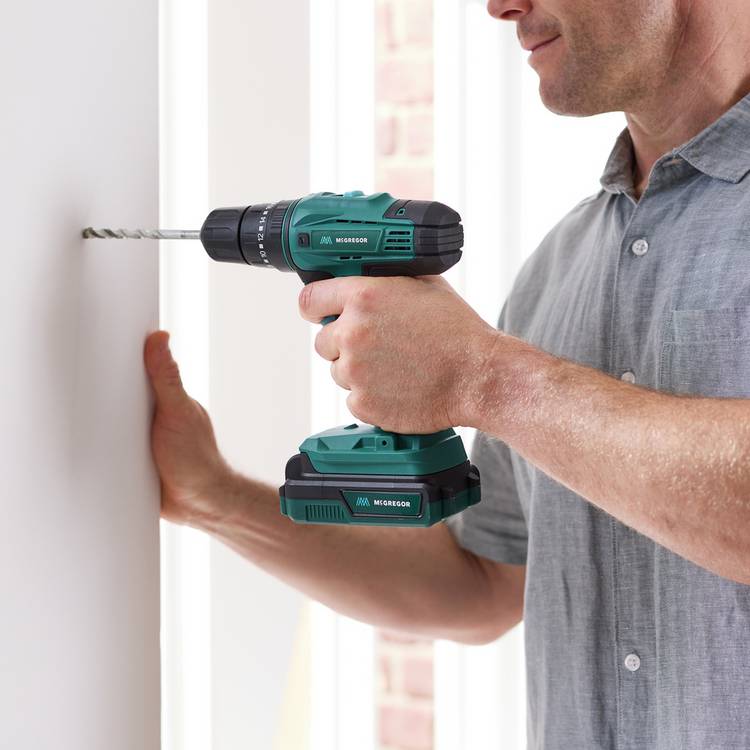 McGregor 18V combi drill with 100 accessories, imported from the UK
