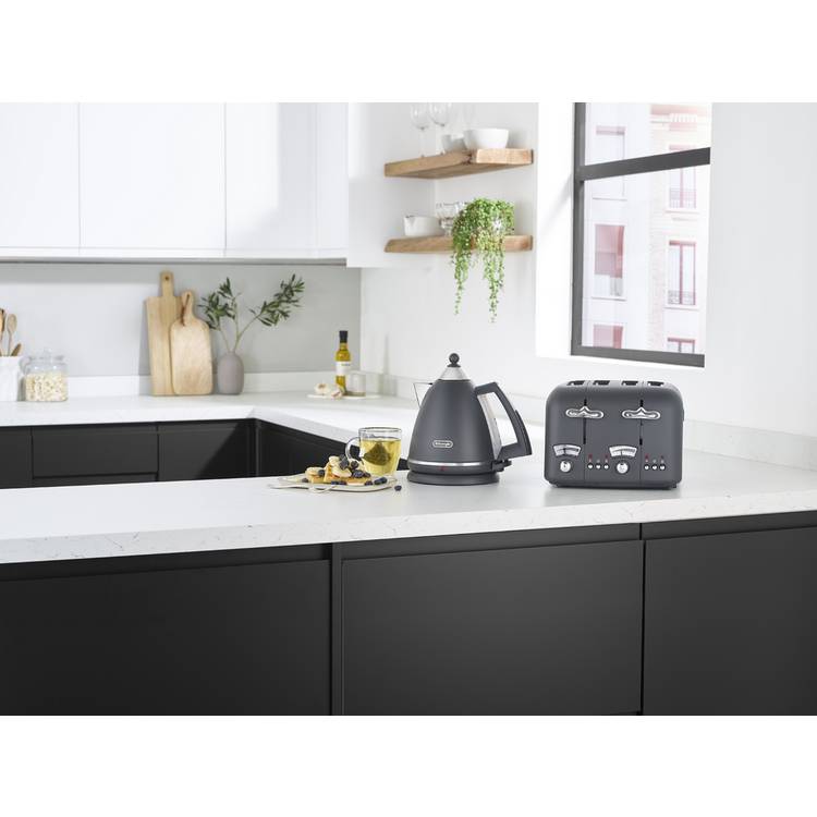 De'Longhi CT04 grey retro toaster, imported from the UK