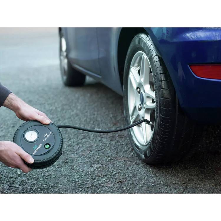 McGregor analogue tyre inflator 12V with gauge - British product