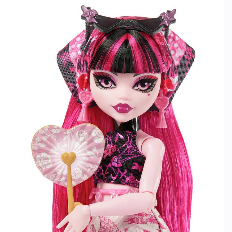 Monster High Draculaura Skulltimate Secrets doll playset, imported from the UK