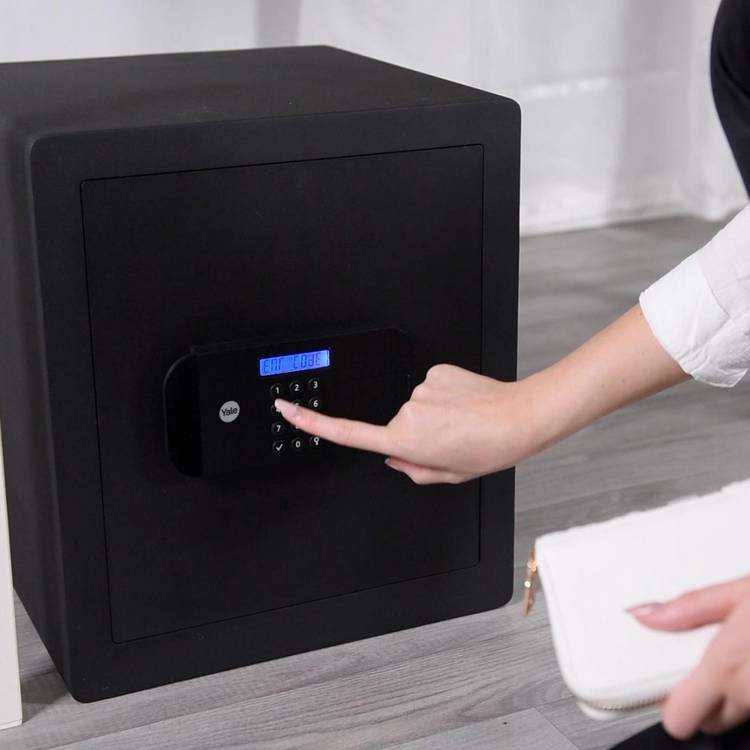 Yale Digital Fingerprint Safe 35cm (British brand)