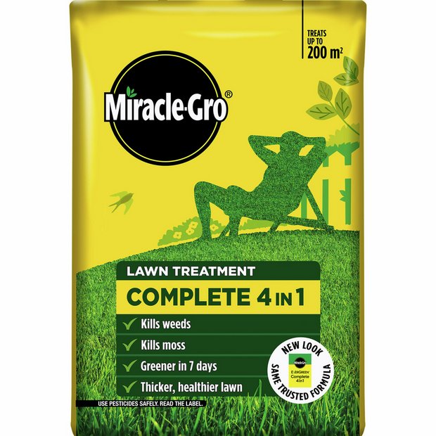 Miracle-Gro lawn treatment Complete 4 in 1 200m2, UK version