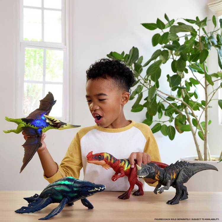 Jurassic World Wild Roar Ceratosaurus dinosaur action figure, UK version