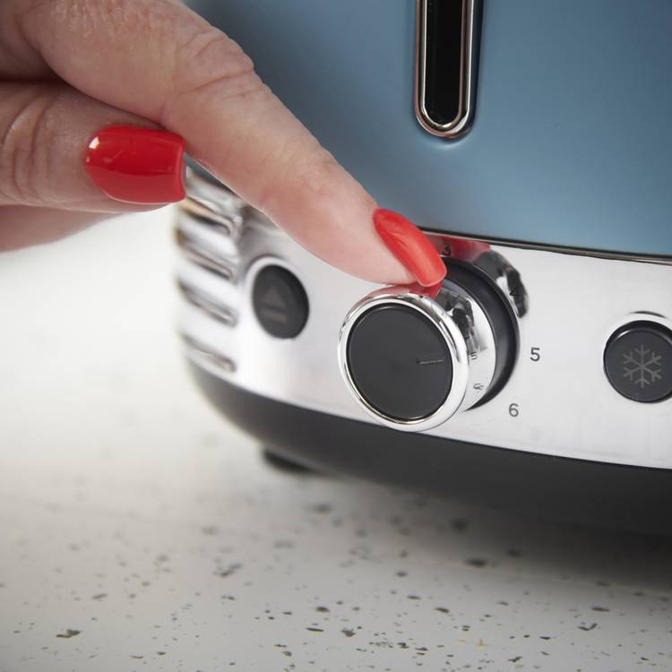 Russell Hobbs 2 slice toaster in retro blue, UK version