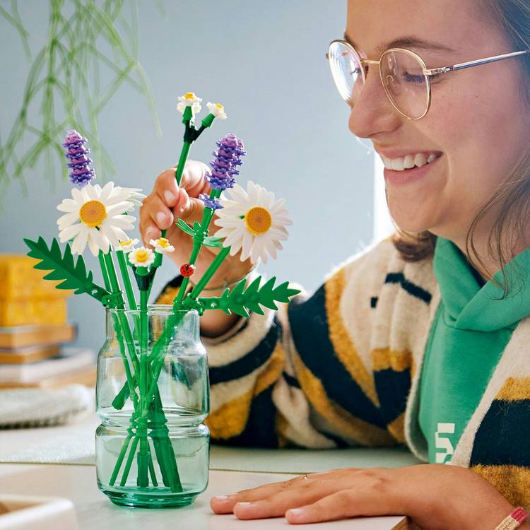 LEGO Botanicals Daisies artificial flower building set 133 pieces (British brand)