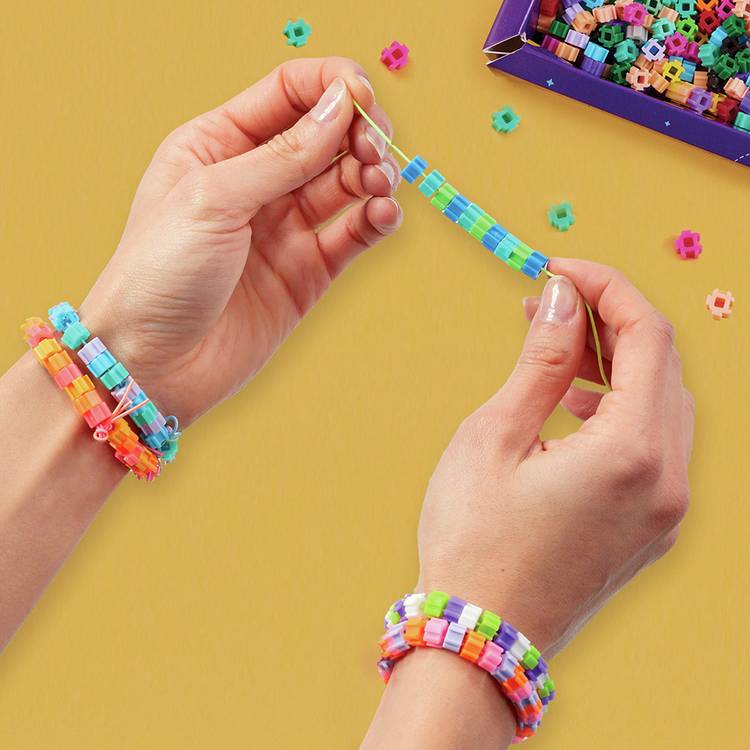 Simbrix Pixel Art Jewellery Set craft kit, UK version