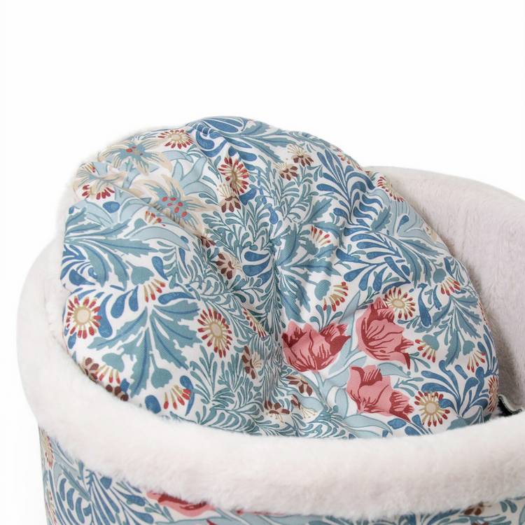 Morris & Co. Bower Print pet bed small, UK version