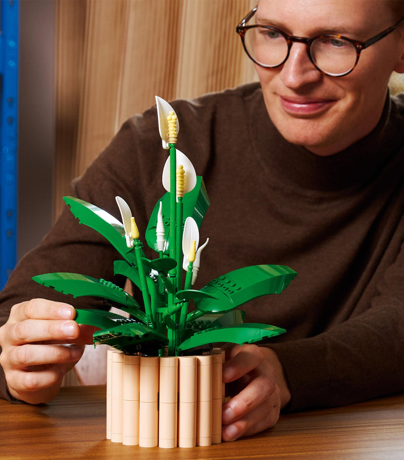 Lego Botanical Peace Lily building set, UK version