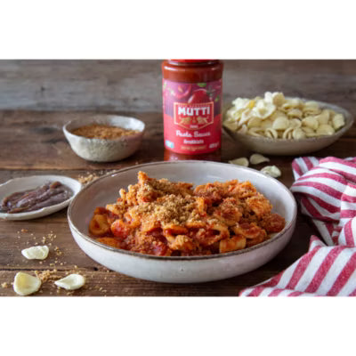 Mutti tomato pasta sauce with chilli 400g, imported from the UK