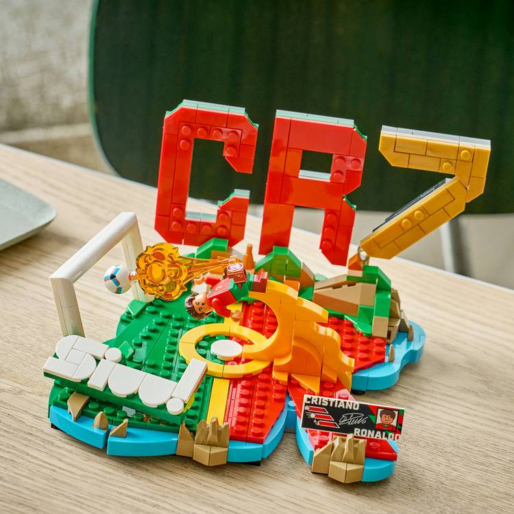 LEGO building set Cristiano Ronaldo Football Highlights 490 pieces (British brand)
