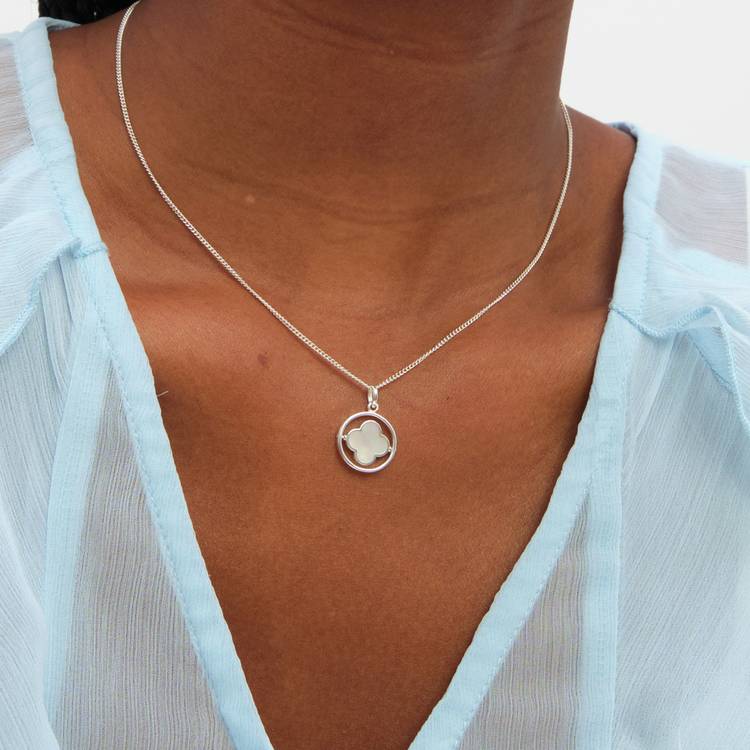 Revere Inicio silver plated mother of pearl spinner clover pendant (British brand)