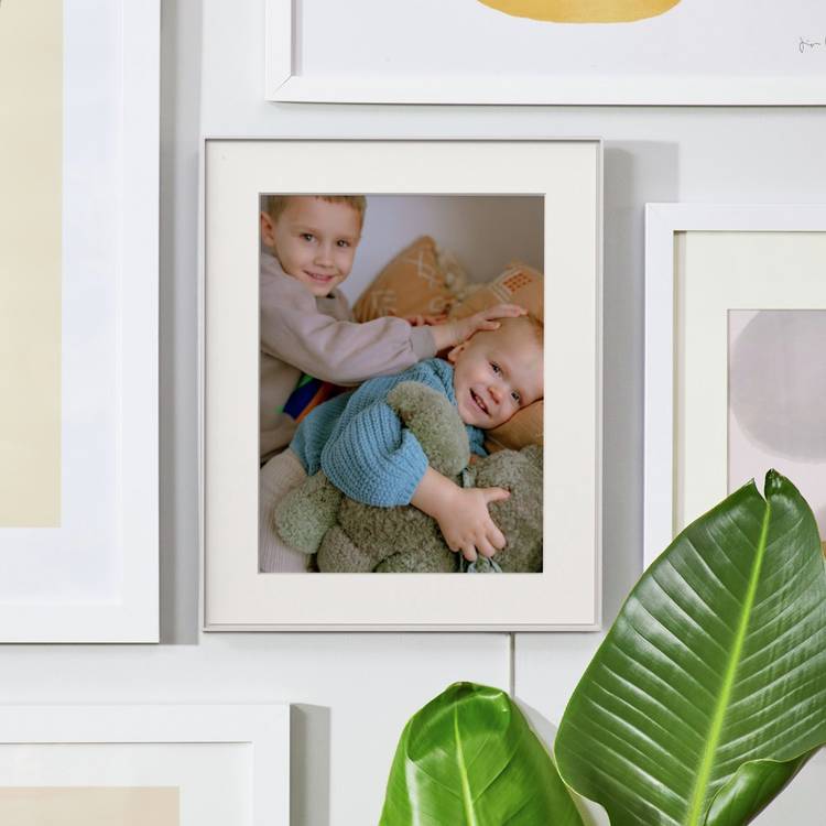 AURA digital photo frame clay white 15 inch, imported from the UK