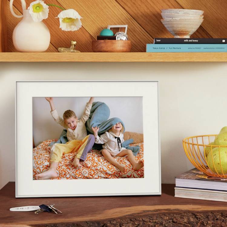 AURA digital photo frame clay white 15 inch, imported from the UK