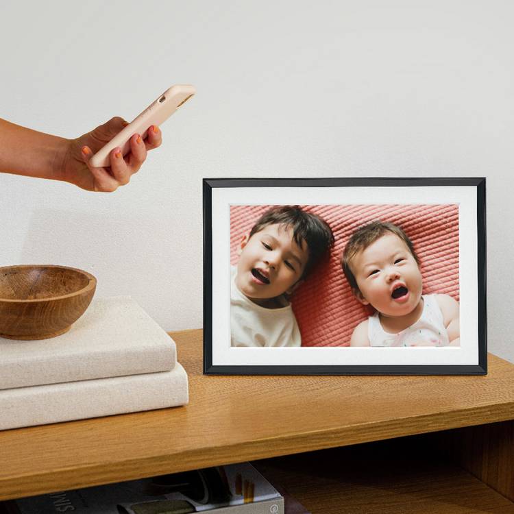 AURA Carver Mat black digital photo frame 10.1 inch, UK version
