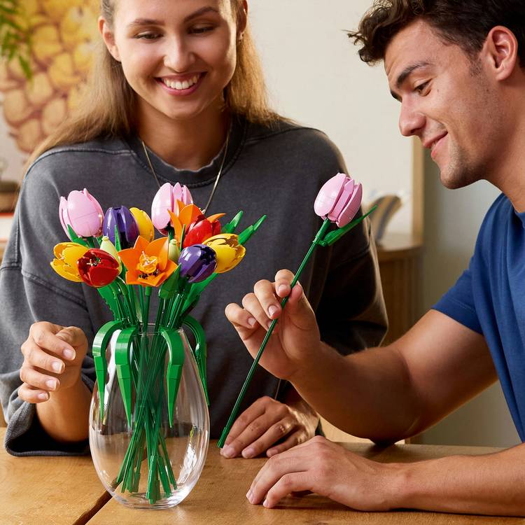 LEGO Botanicals Tulip Bouquet building set 576 pieces - British product