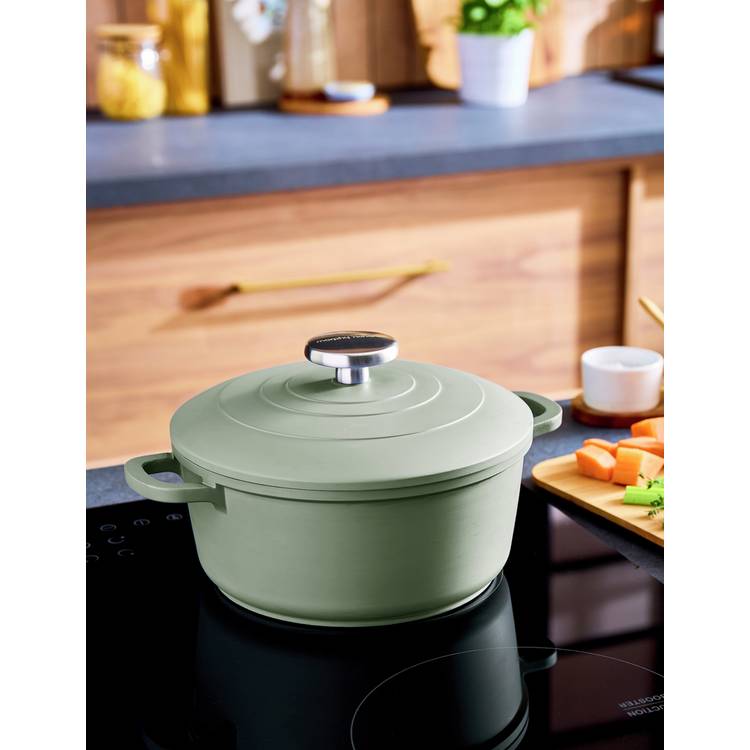 Morphy Richards green casserole dish 2.3 litre, UK version