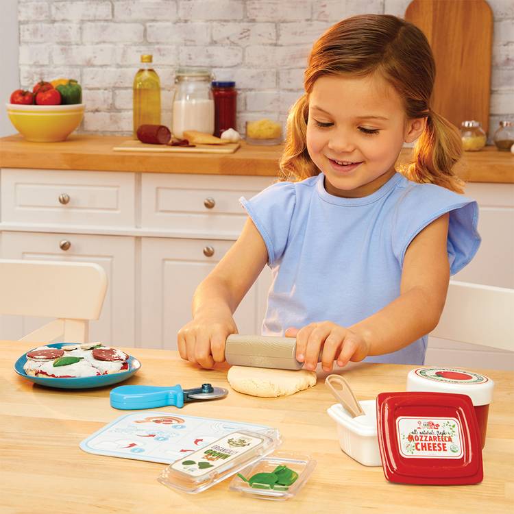 Little Tikes Creative Chefs pizza kit with light-up oven and accessories (British brand)