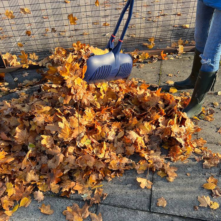 Spear & Jackson leaf grabber plastic garden tool, UK version