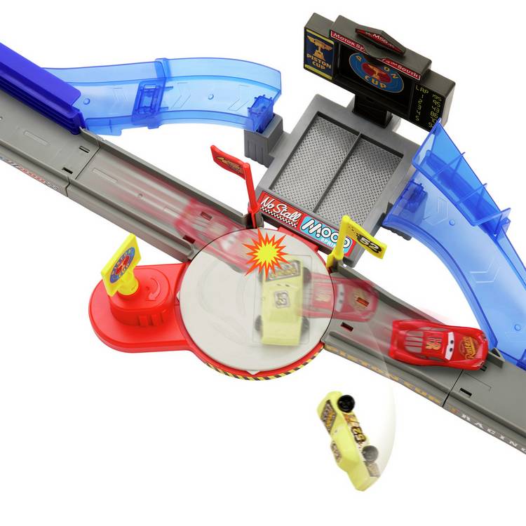 Disney and Pixar Cars Piston Cup speedway playset with Lightning McQueen, UK version